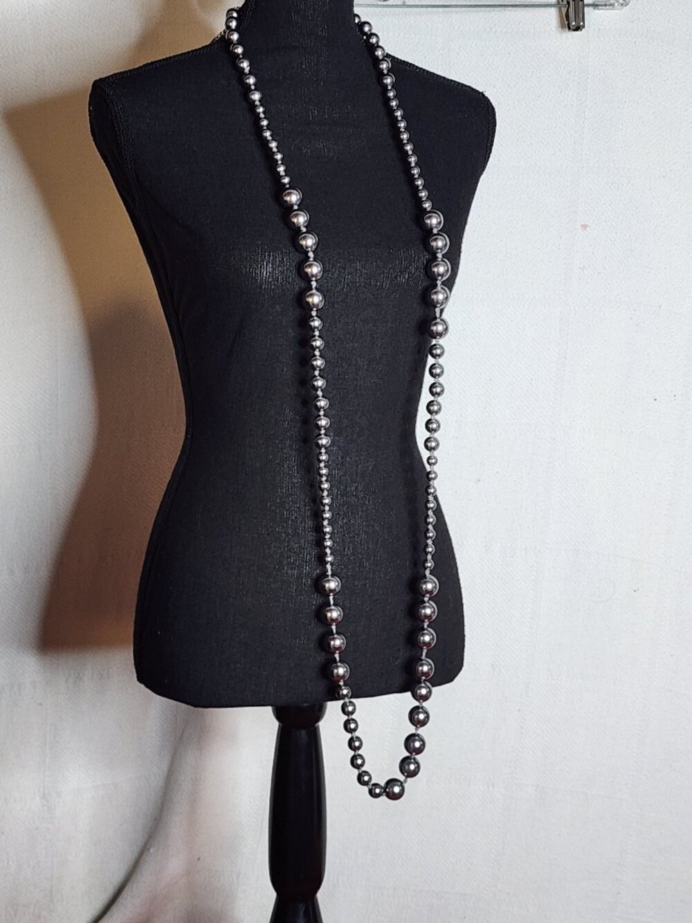 Chico's Extra Long 66" Flapper Gray Silver Graduated Bead Unisex Knot Necklace - Picture 2 of 16